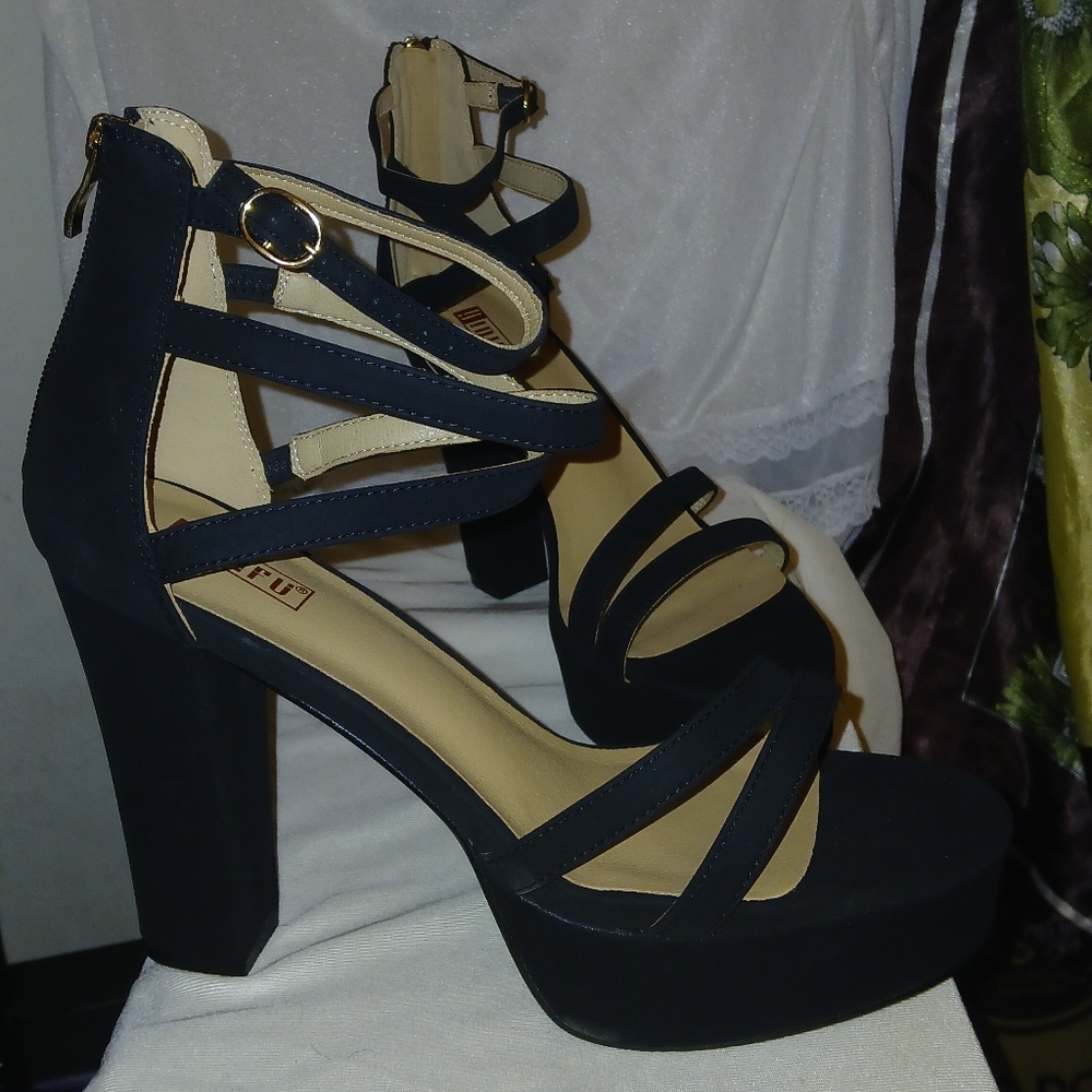IDIFU Black Nubuck platform heel sandals!